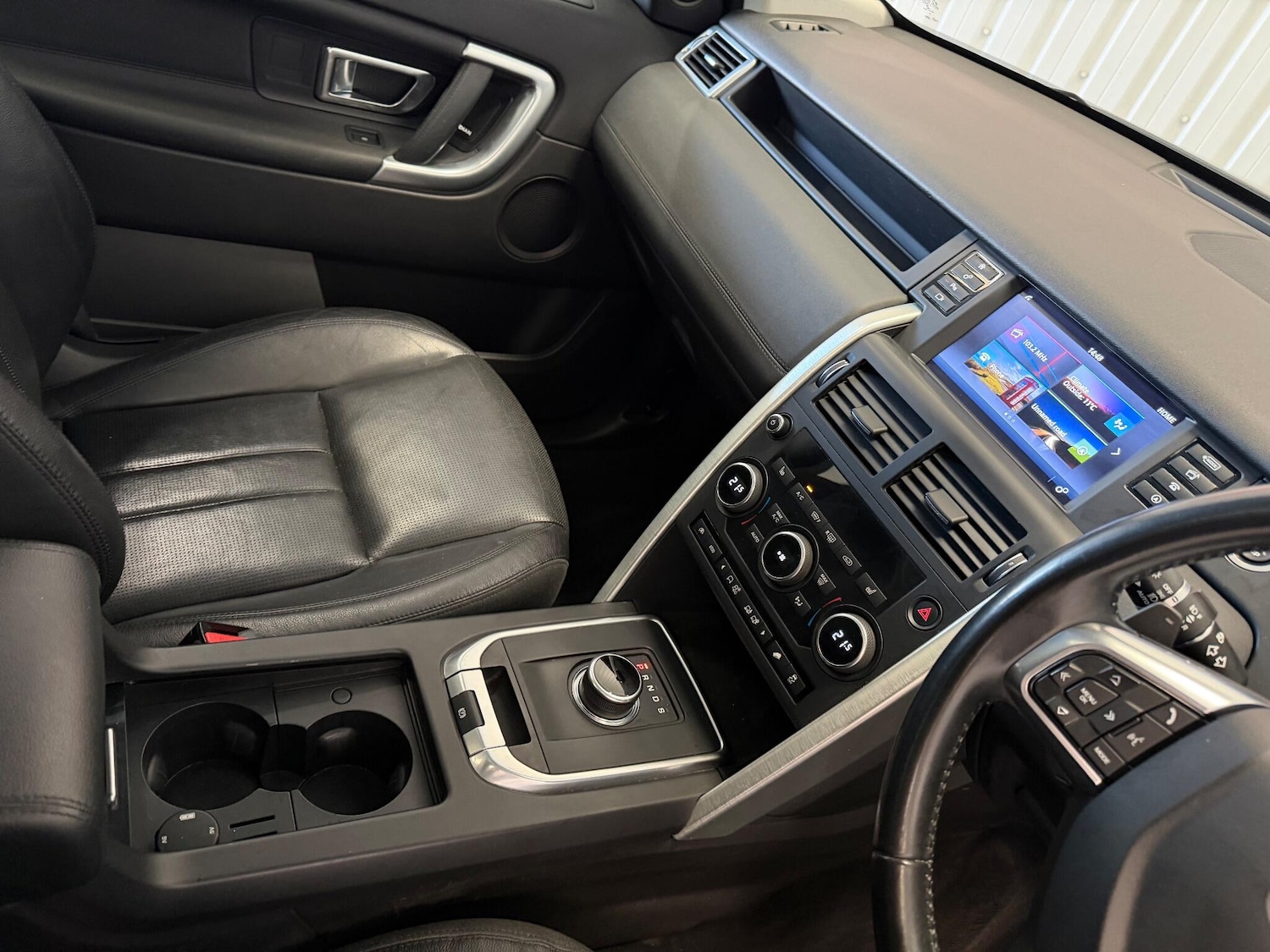 Used Land Rover Discovery Sport 2017 for sale - 76032309: Photo 33