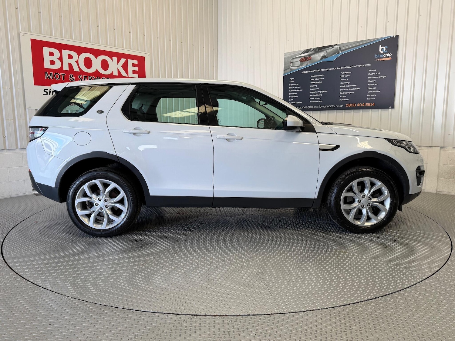 Used Land Rover Discovery Sport 2017 for sale - 76032309: Photo 6