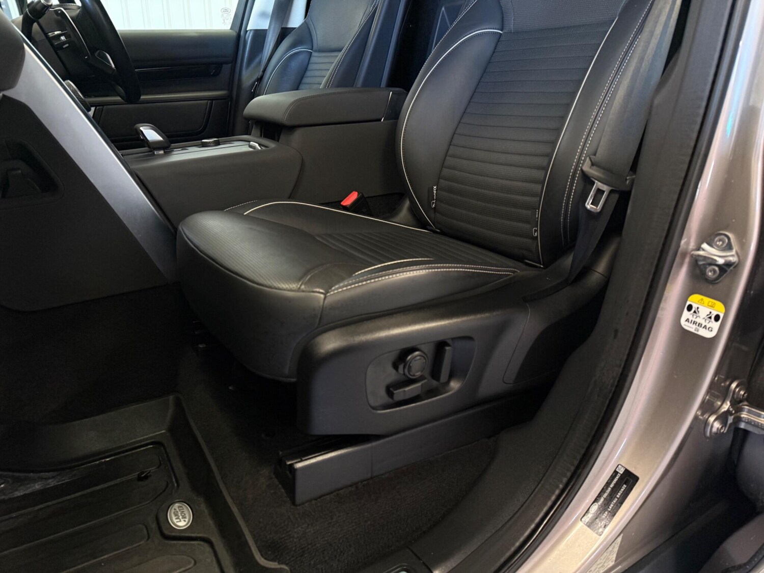 Used Land Rover Discovery 2022 for sale - 76060920: Photo 13
