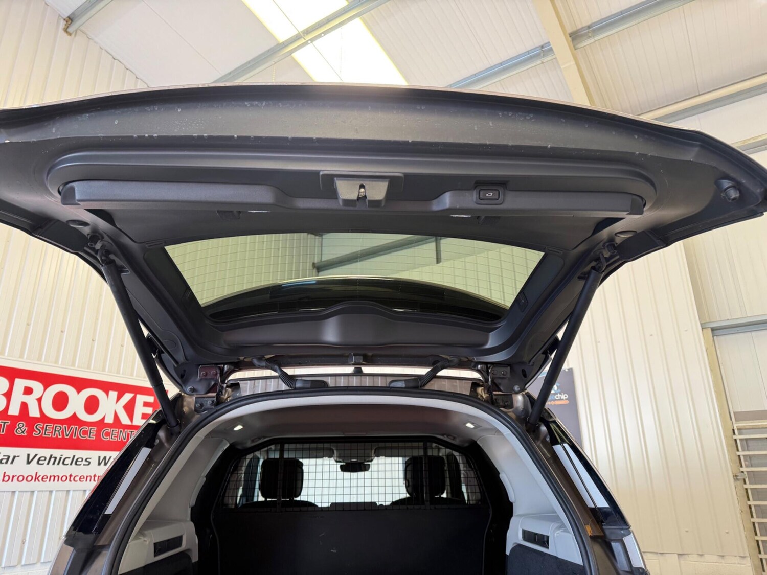 Used Land Rover Discovery 2022 for sale - 76060920: Photo 18