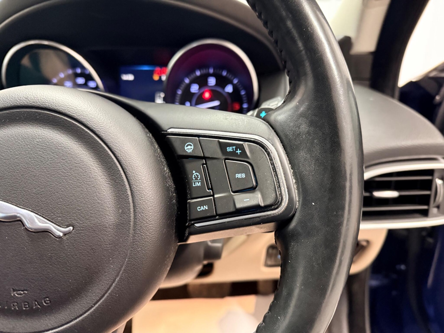 Used Jaguar XE 2016 for sale - 77439917: Photo 21