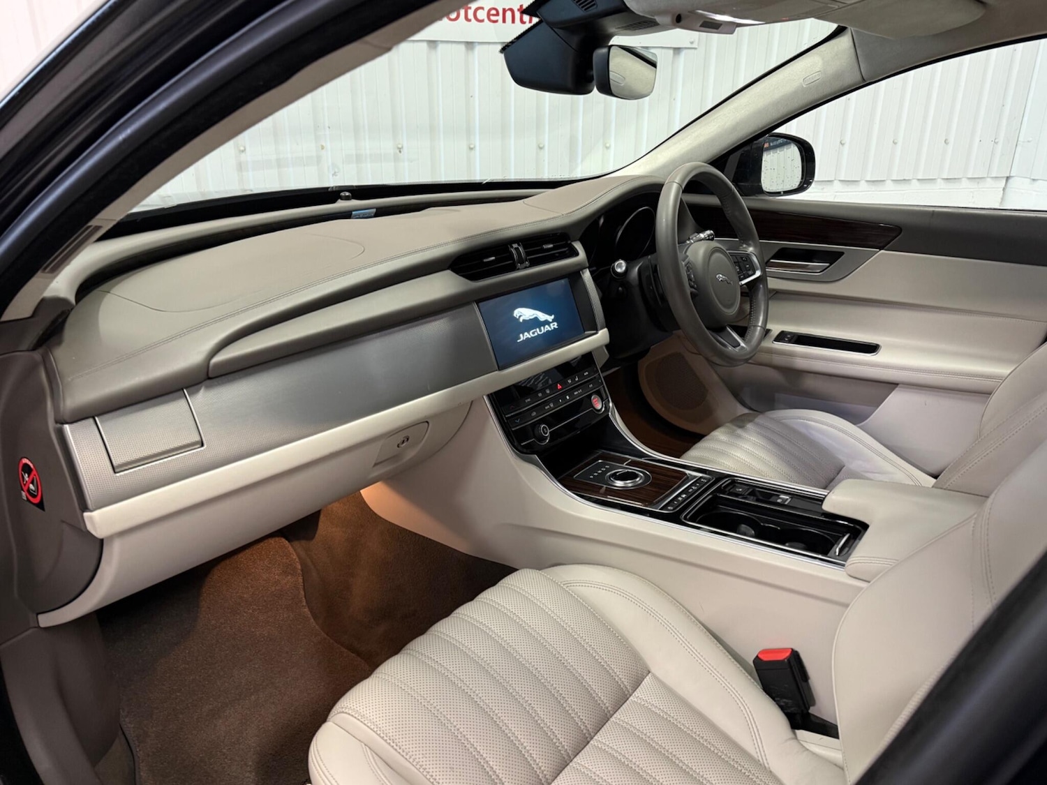 Used Jaguar XF 2019 for sale - 76359841: Photo 11