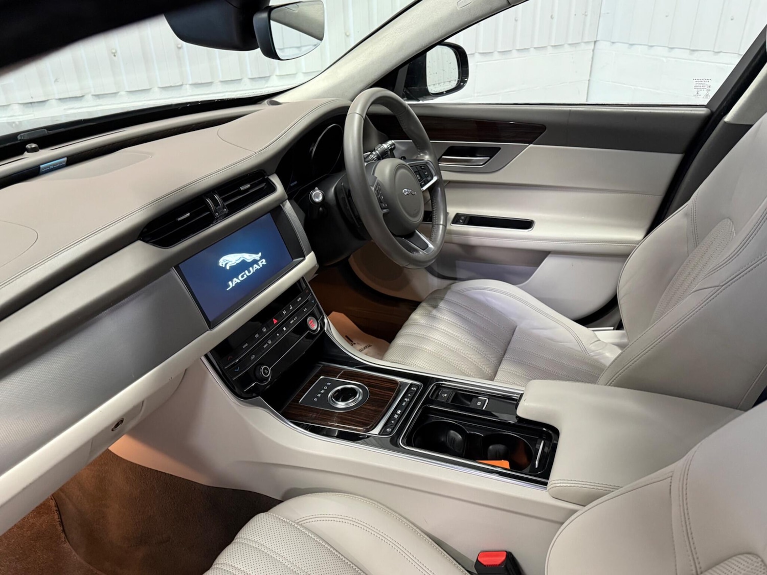 Used Jaguar XF 2019 for sale - 76359841: Photo 14
