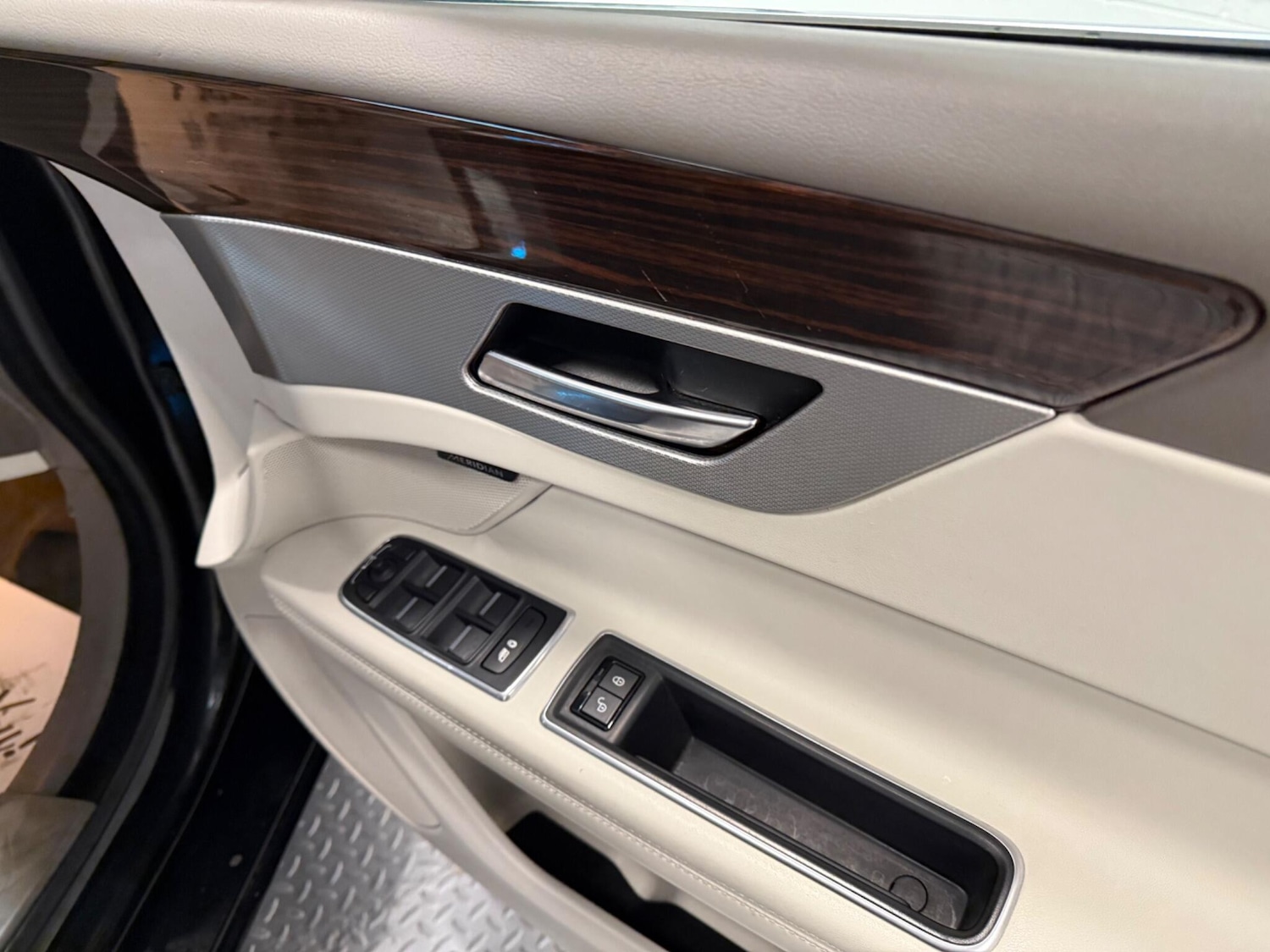 Used Jaguar XF 2019 for sale - 76359841: Photo 24