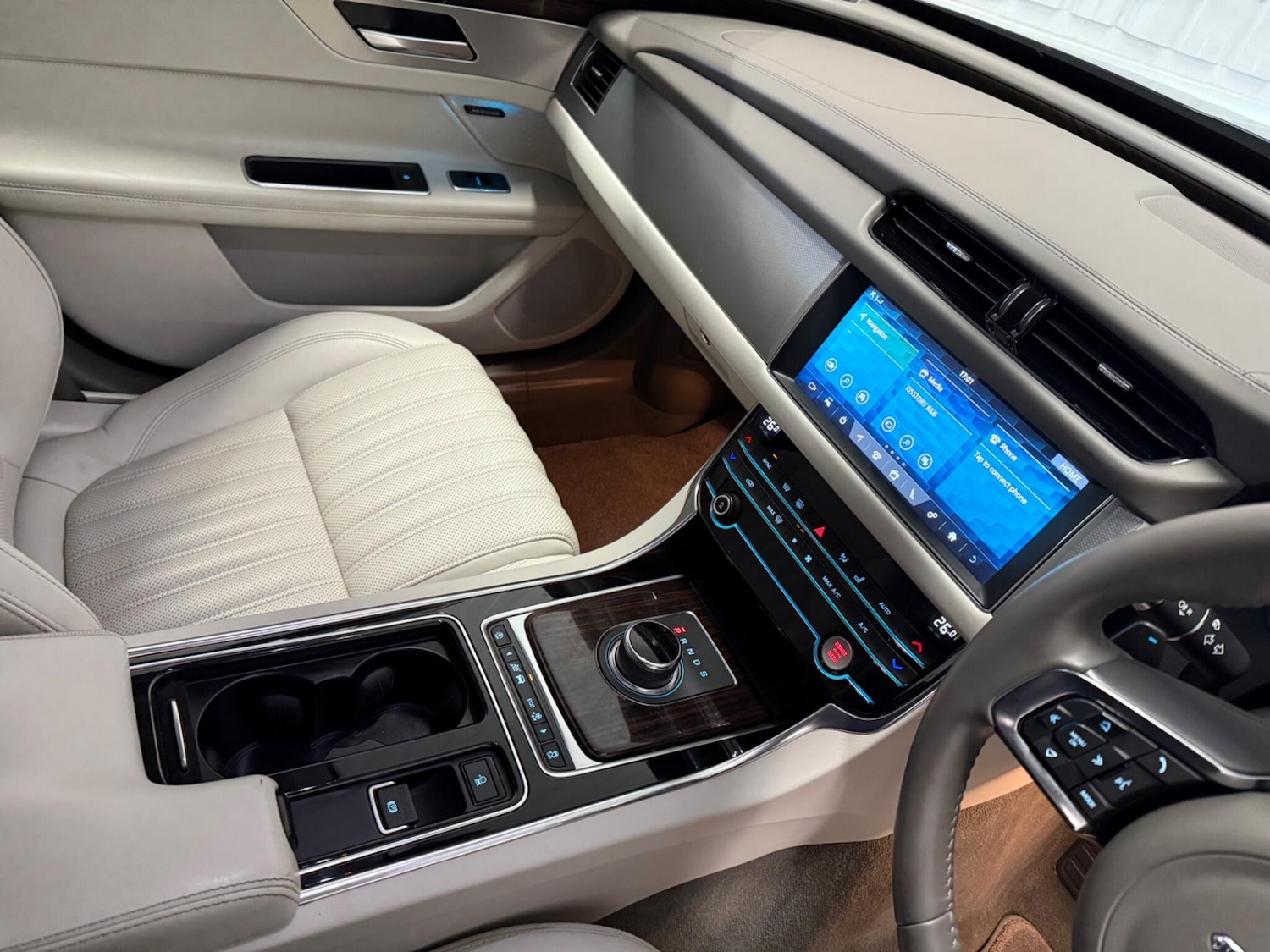 Used Jaguar XF 2019 for sale - 76359841: Photo 29