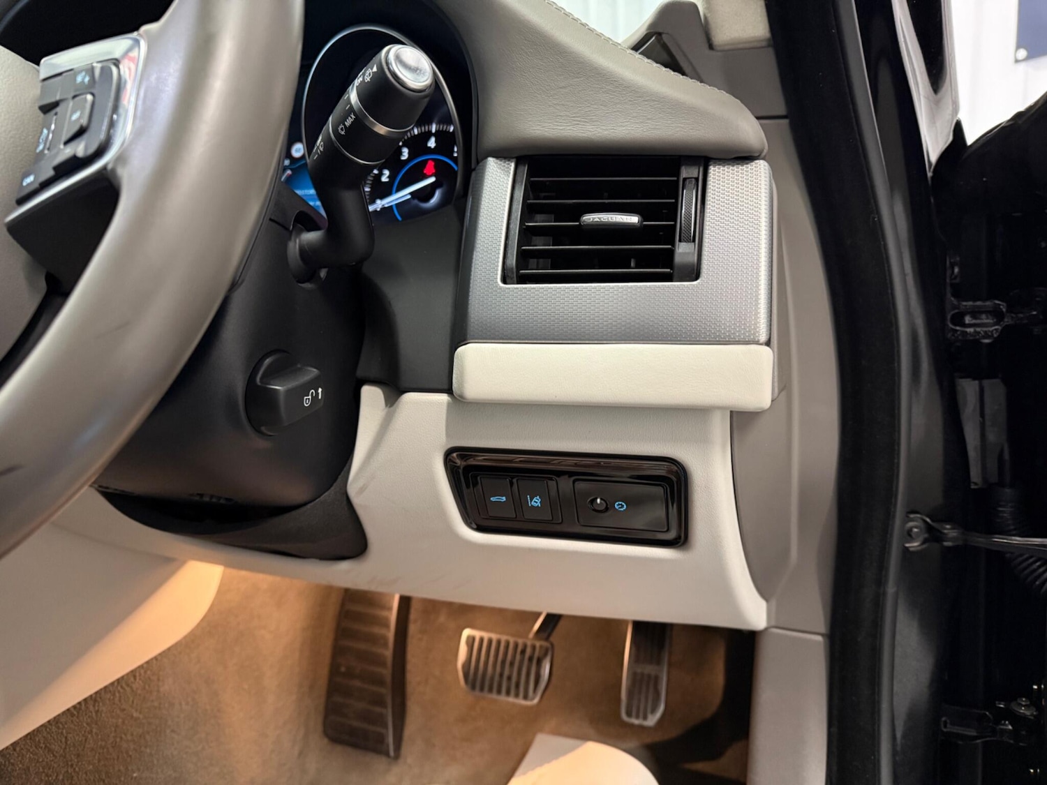 Used Jaguar XF 2019 for sale - 76359841: Photo 30
