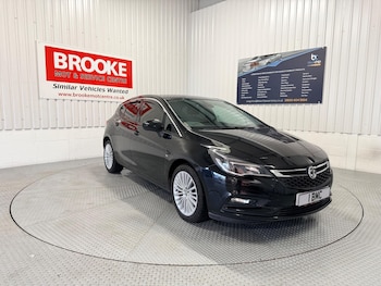 2018 (68) - 1.6T 16V 200 Elite Nav 5dr