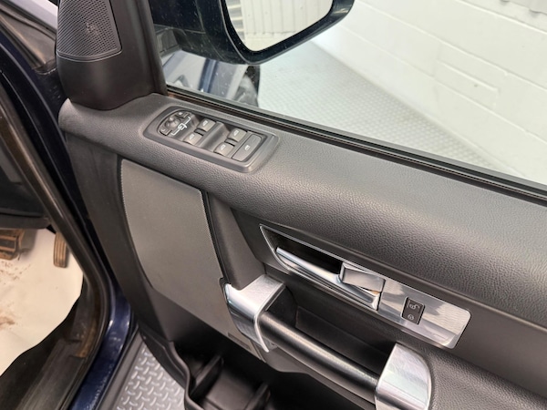 Used Land Rover Discovery 4 2015 for sale - 75279367: Photo 18