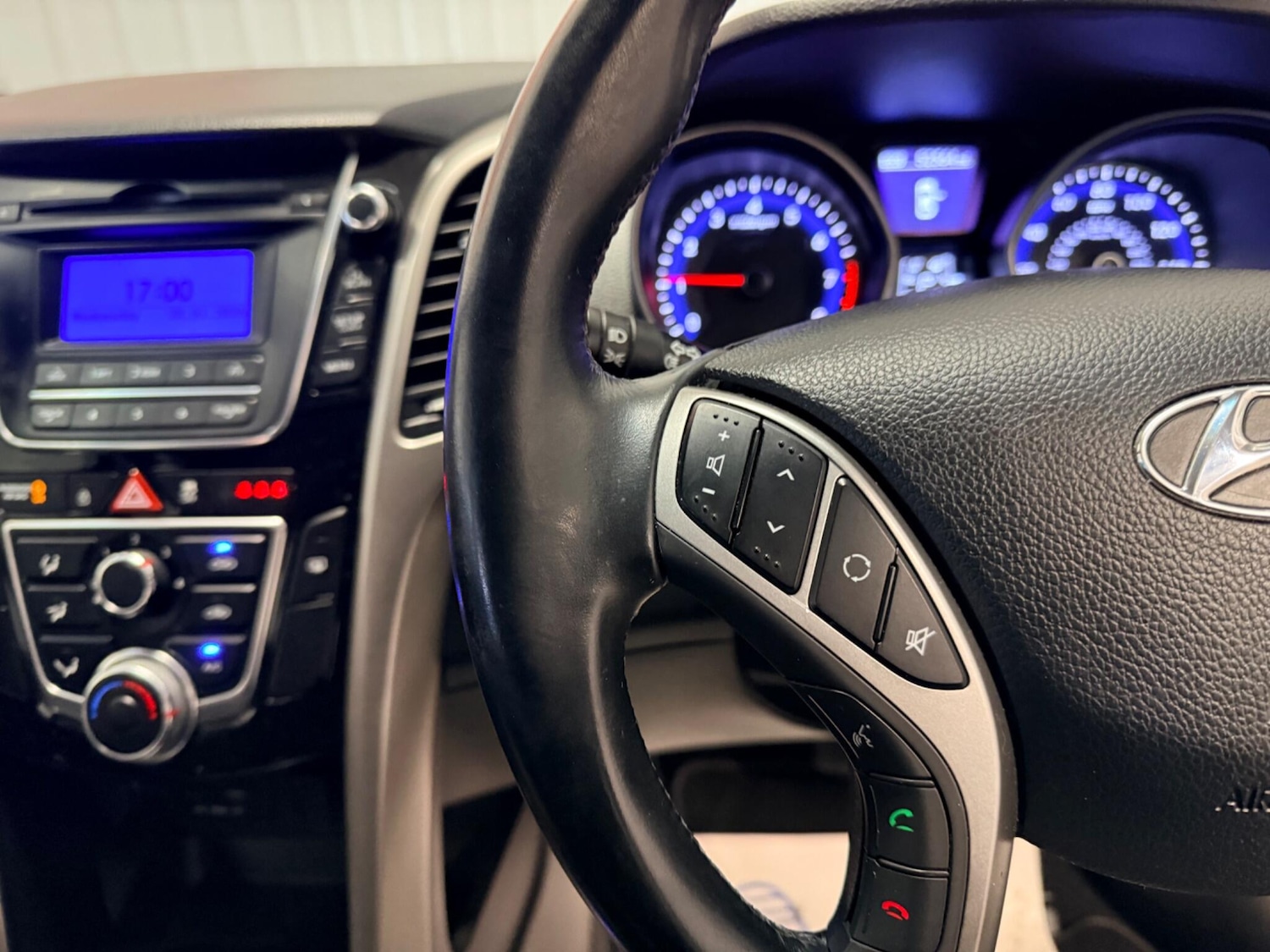 Used Hyundai i30 2015 for sale - 77359285: Photo 18