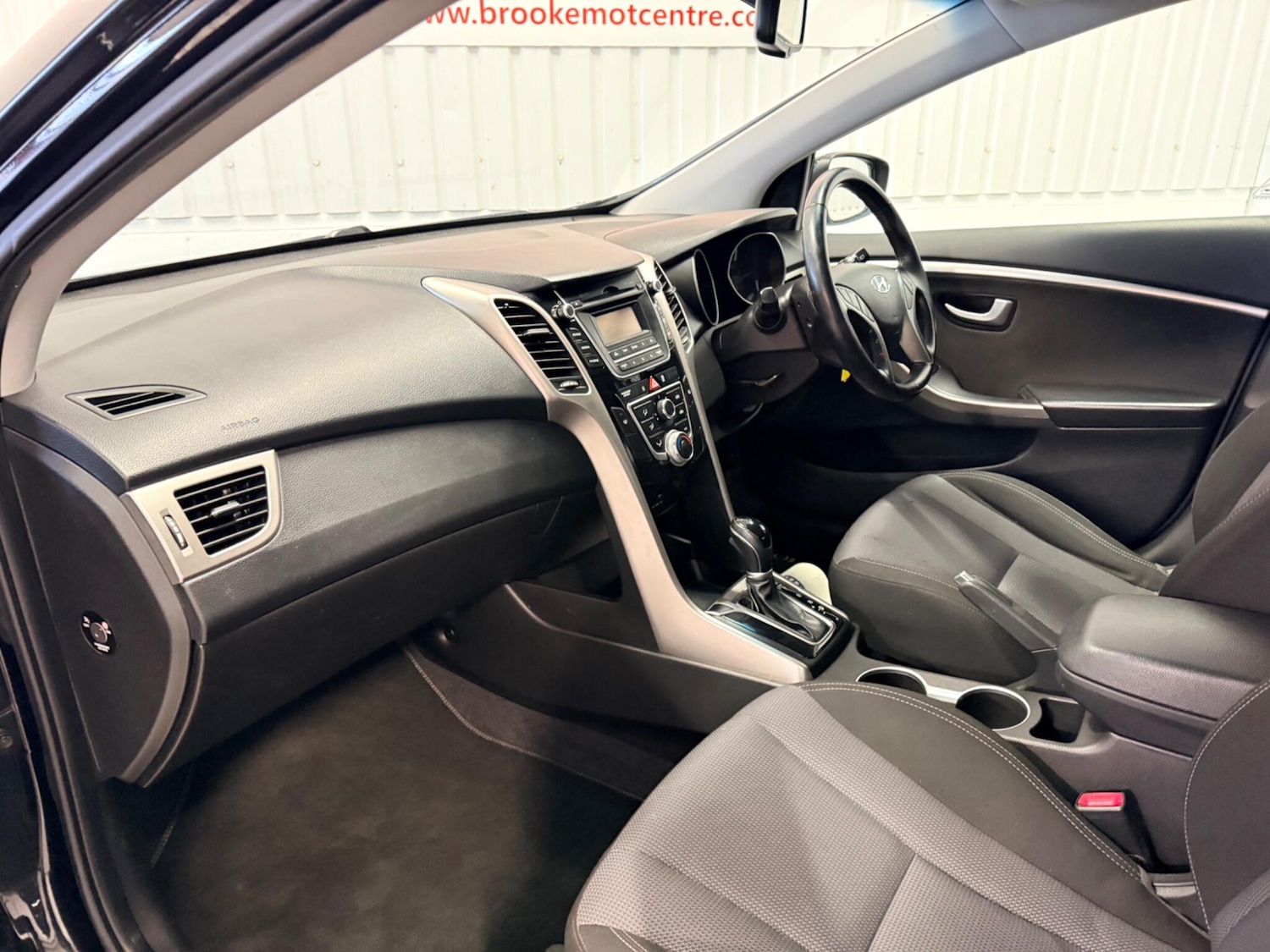 Used Hyundai i30 2015 for sale - 77359285: Photo 9