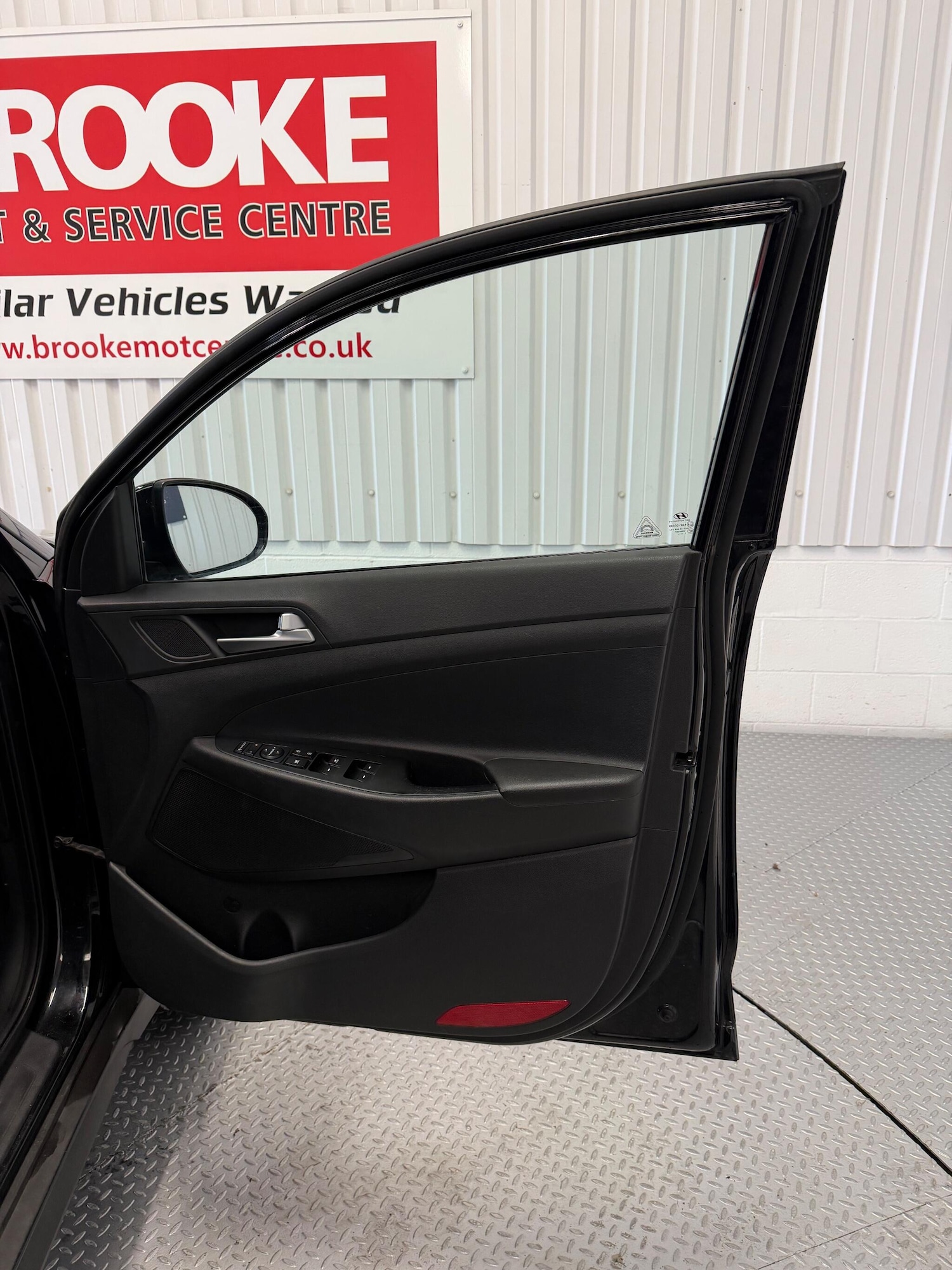 Used Hyundai TUCSON 2017 for sale - 76484910: Photo 16