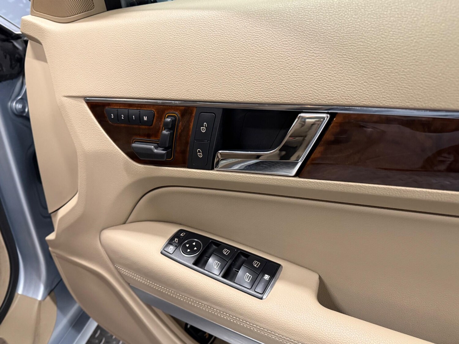 Used Mercedes-Benz E Class 2013 for sale - 76425068: Photo 21