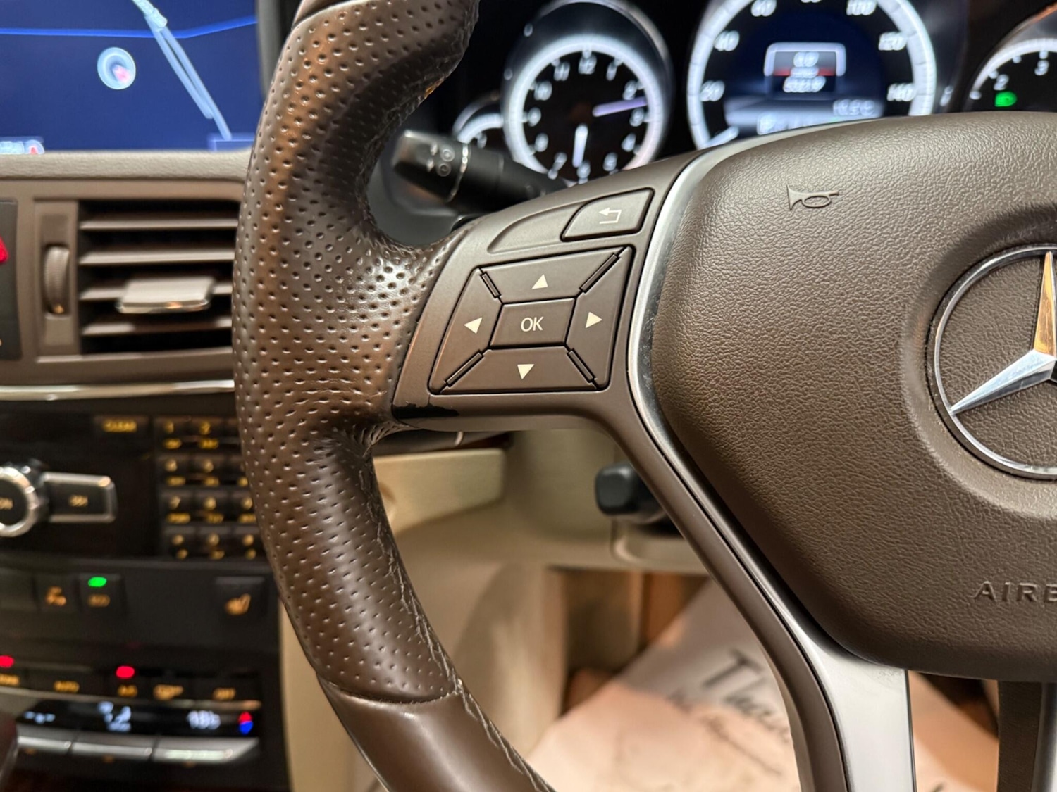 Used Mercedes-Benz E Class 2013 for sale - 76425068: Photo 24