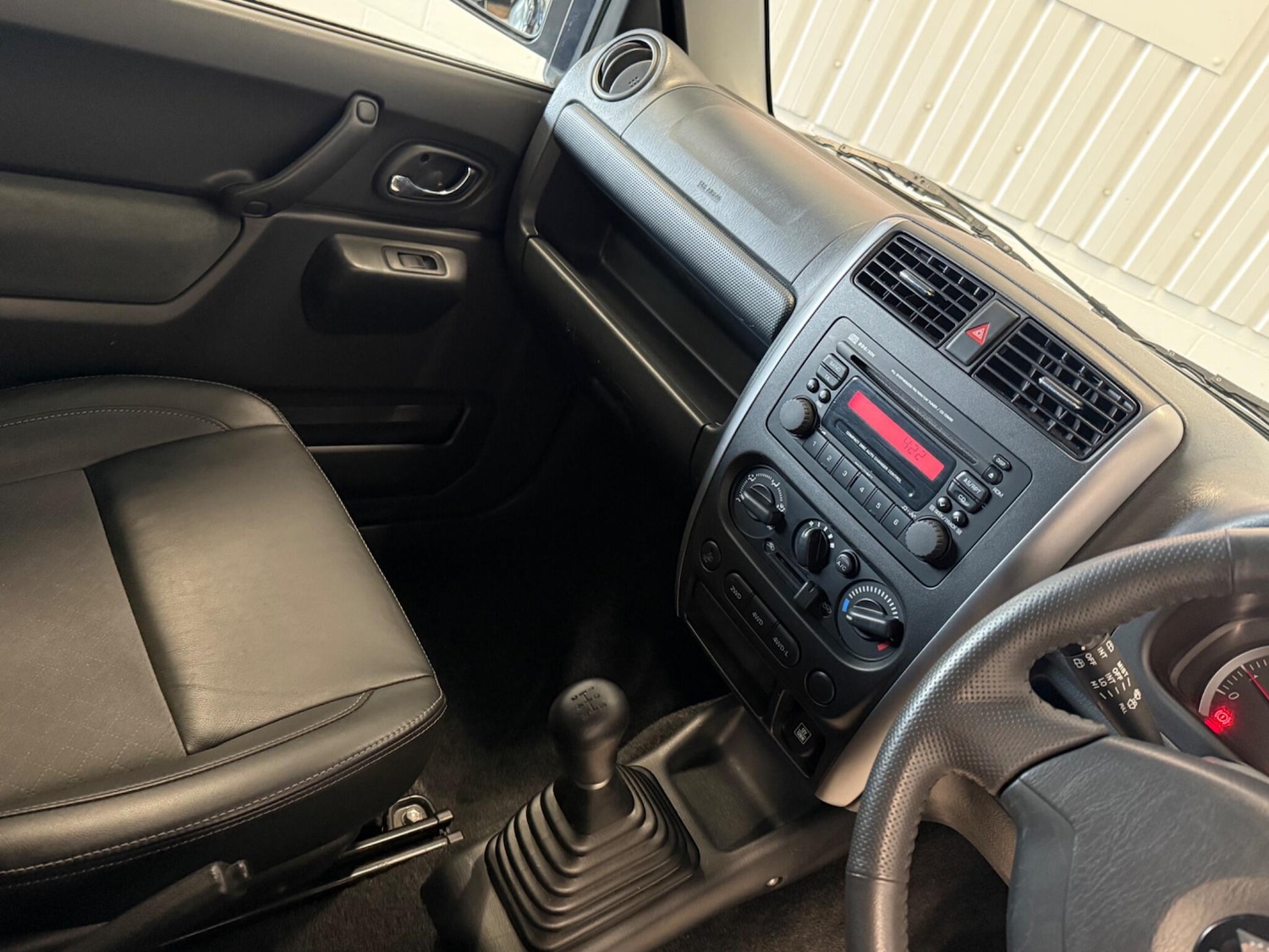 Used Suzuki Jimny 2009 for sale - 76688785: Photo 24