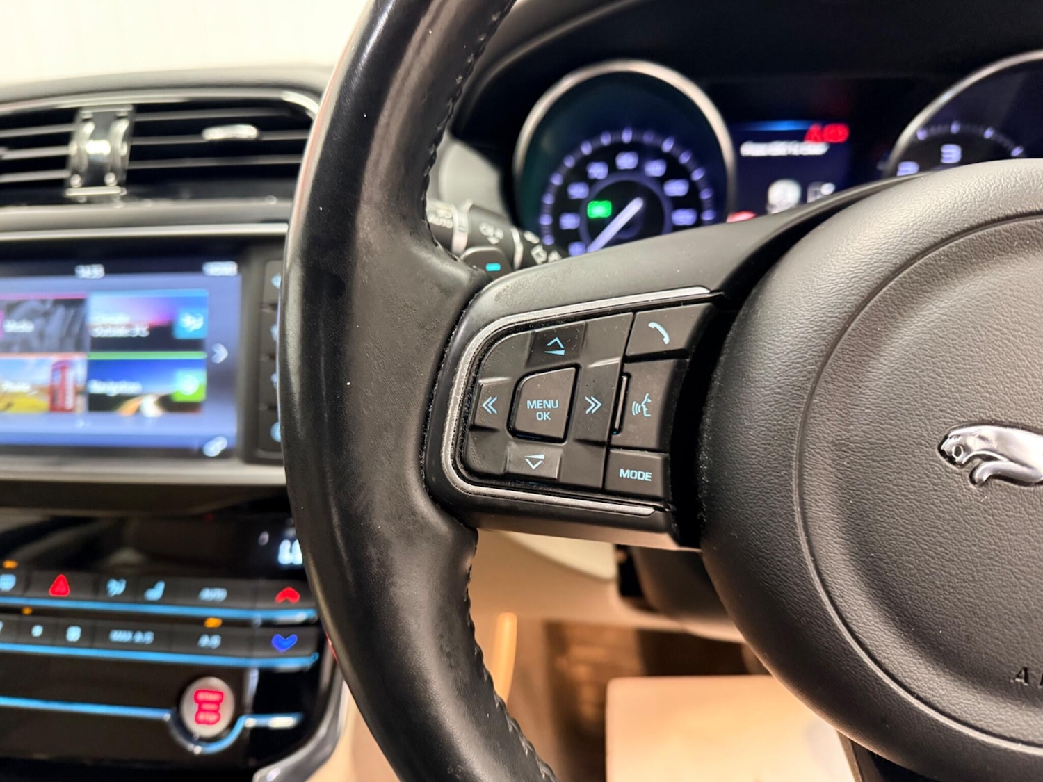 Used Jaguar XE 2016 for sale - 77993367: Photo 22