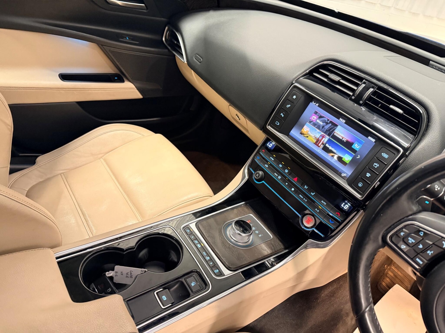 Used Jaguar XE 2016 for sale - 77993367: Photo 24