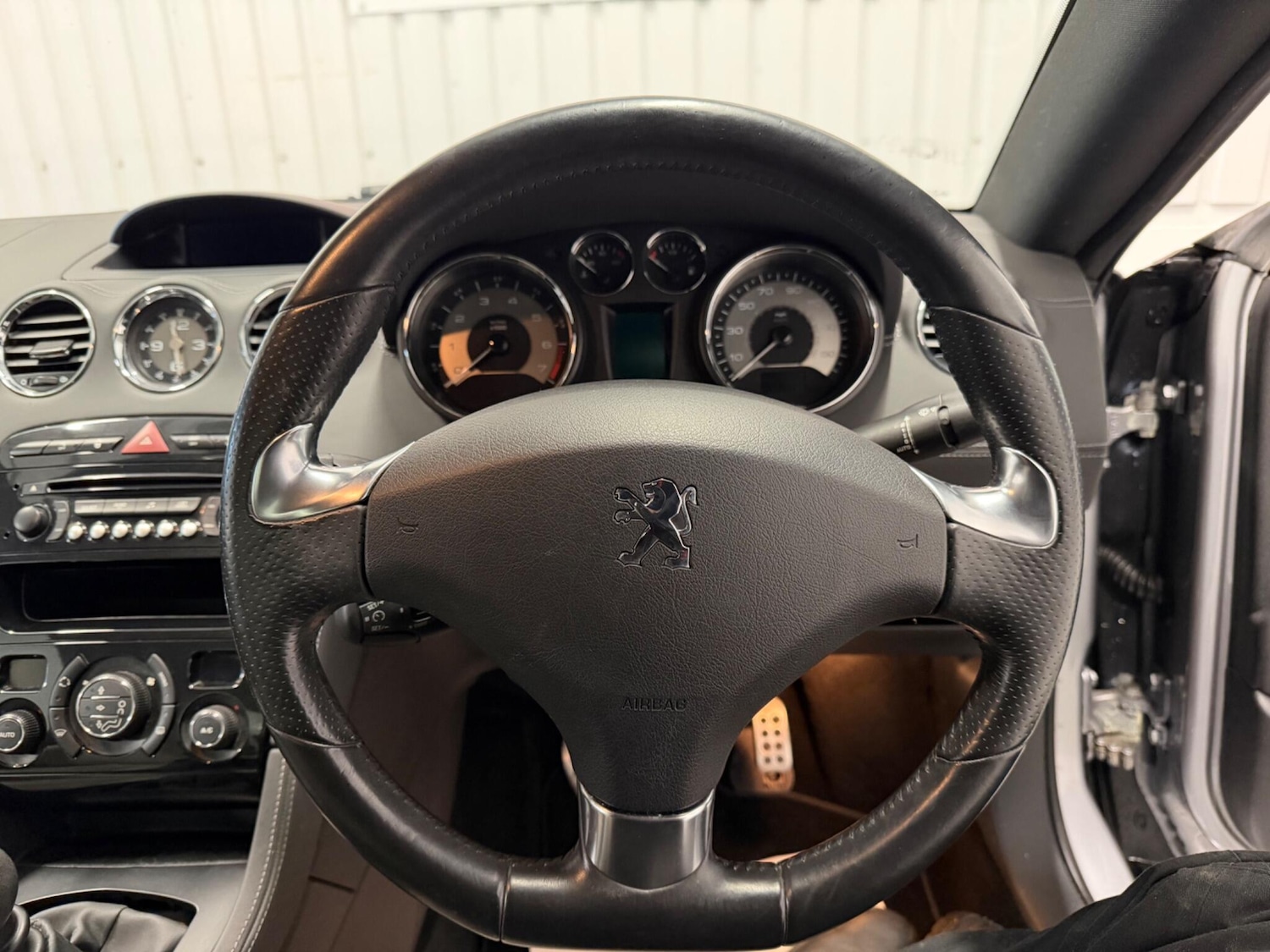 Used Peugeot RCZ 2013 for sale - 77455485: Photo 17