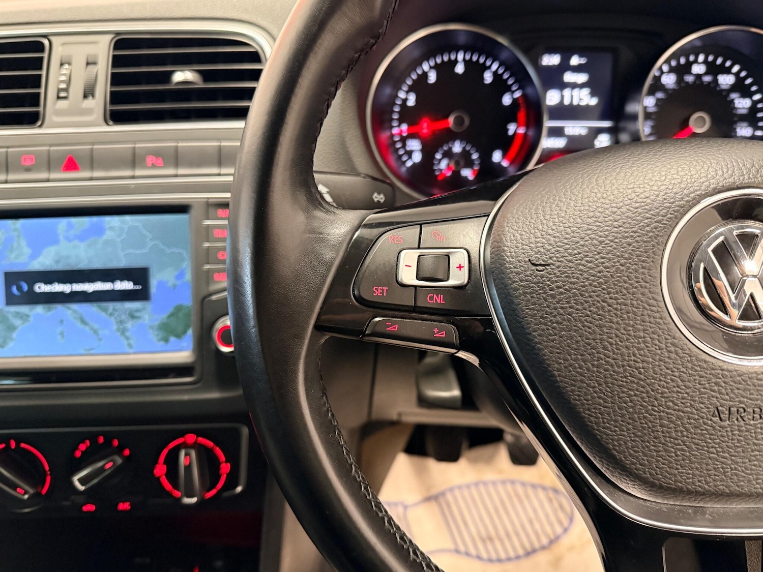 Used Volkswagen Polo for sale - 76997411: Photo 21