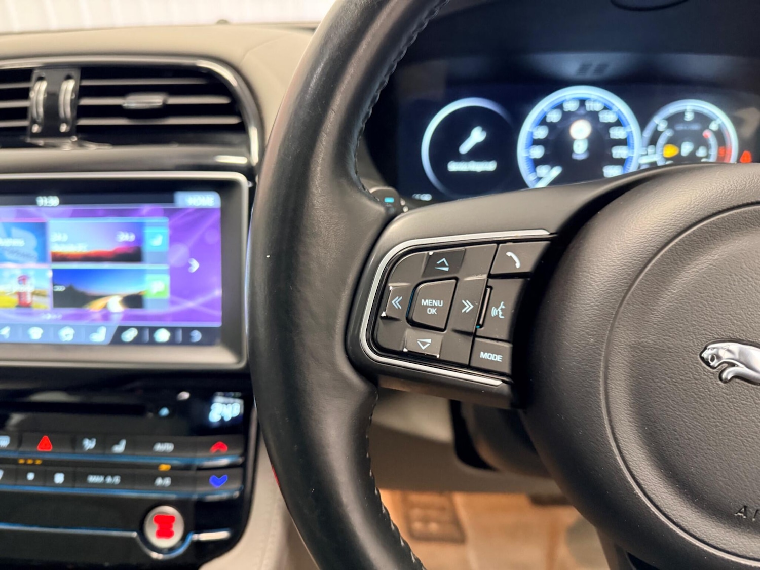 Used Jaguar F-Pace 2016 for sale - 77440340: Photo 19