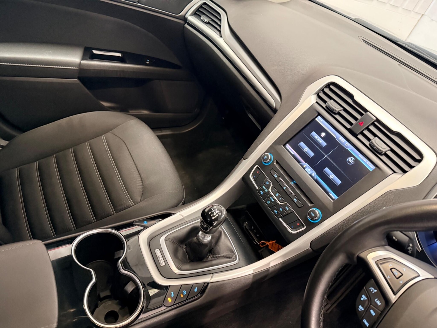 Used Ford Mondeo 2015 for sale - 77439739: Photo 24