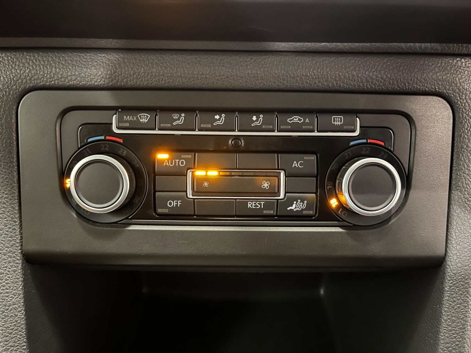 Used Volkswagen Amarok for sale - 78047696: Photo 23