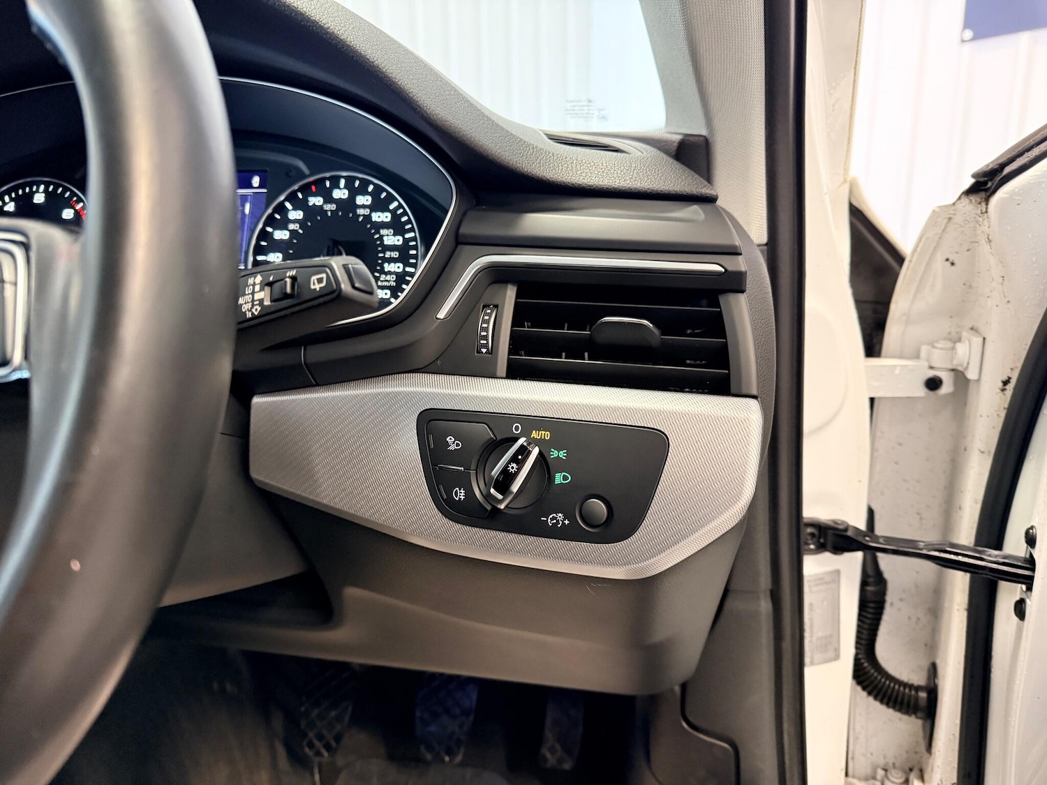 Used Audi A4 2017 for sale - 77130654: Photo 24