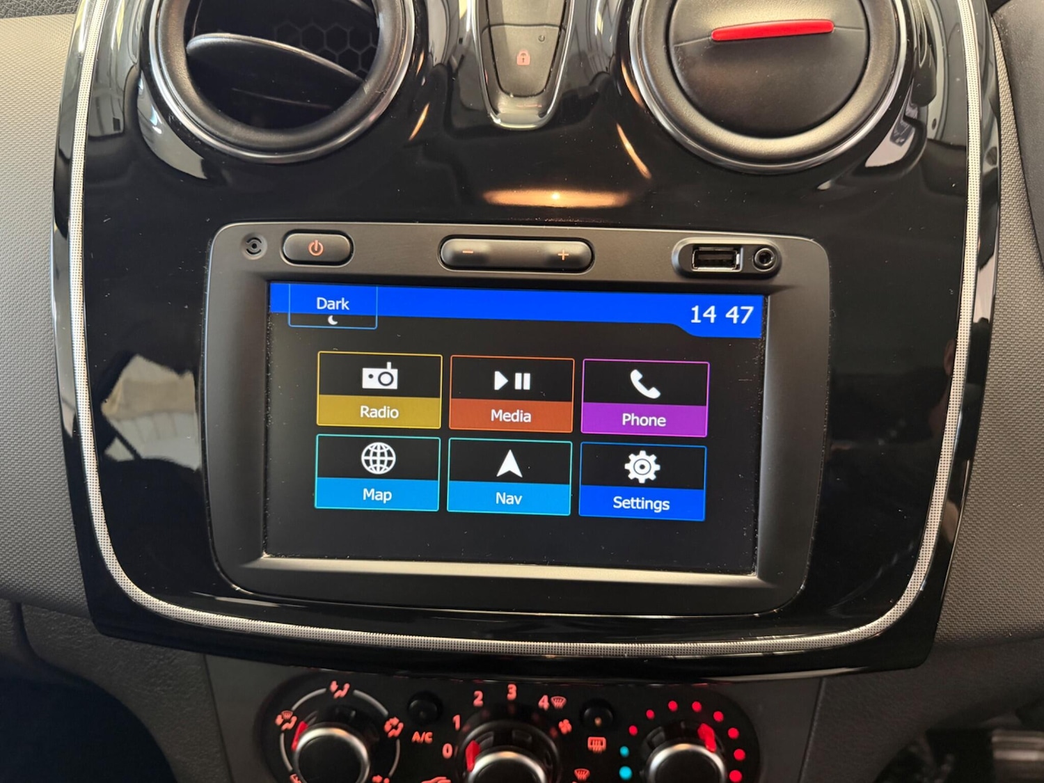 Used Dacia Sandero Stepway 2019 for sale - 77658449: Photo 24