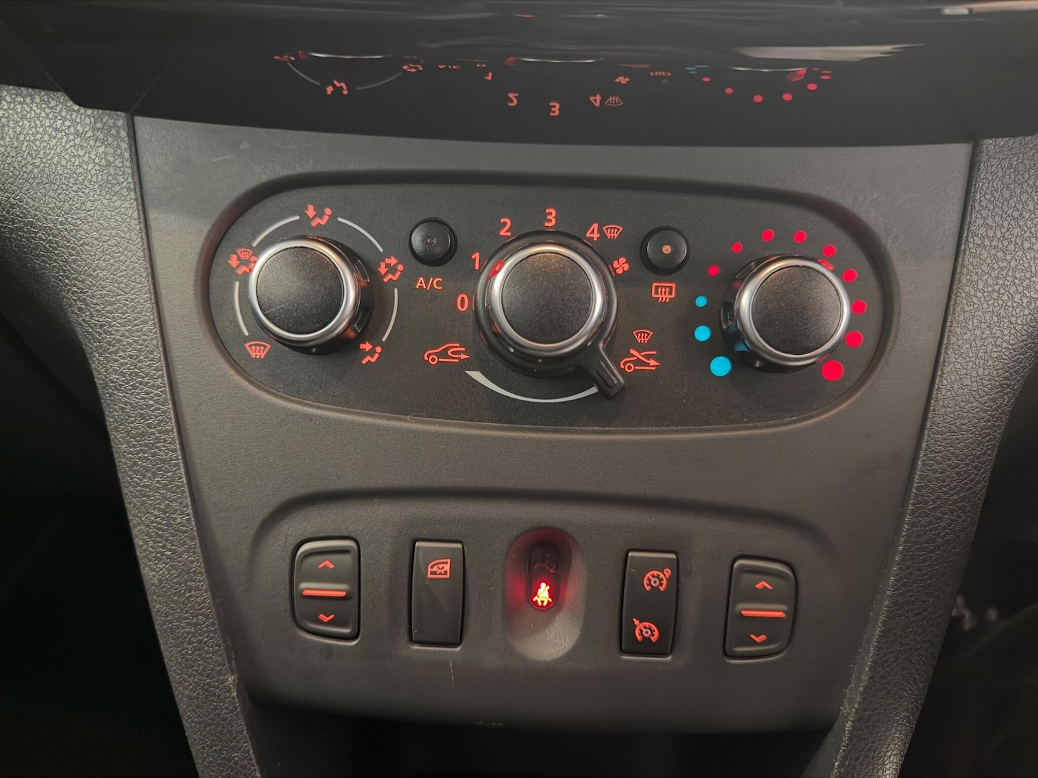 Used Dacia Sandero Stepway 2019 for sale - 77658449: Photo 27