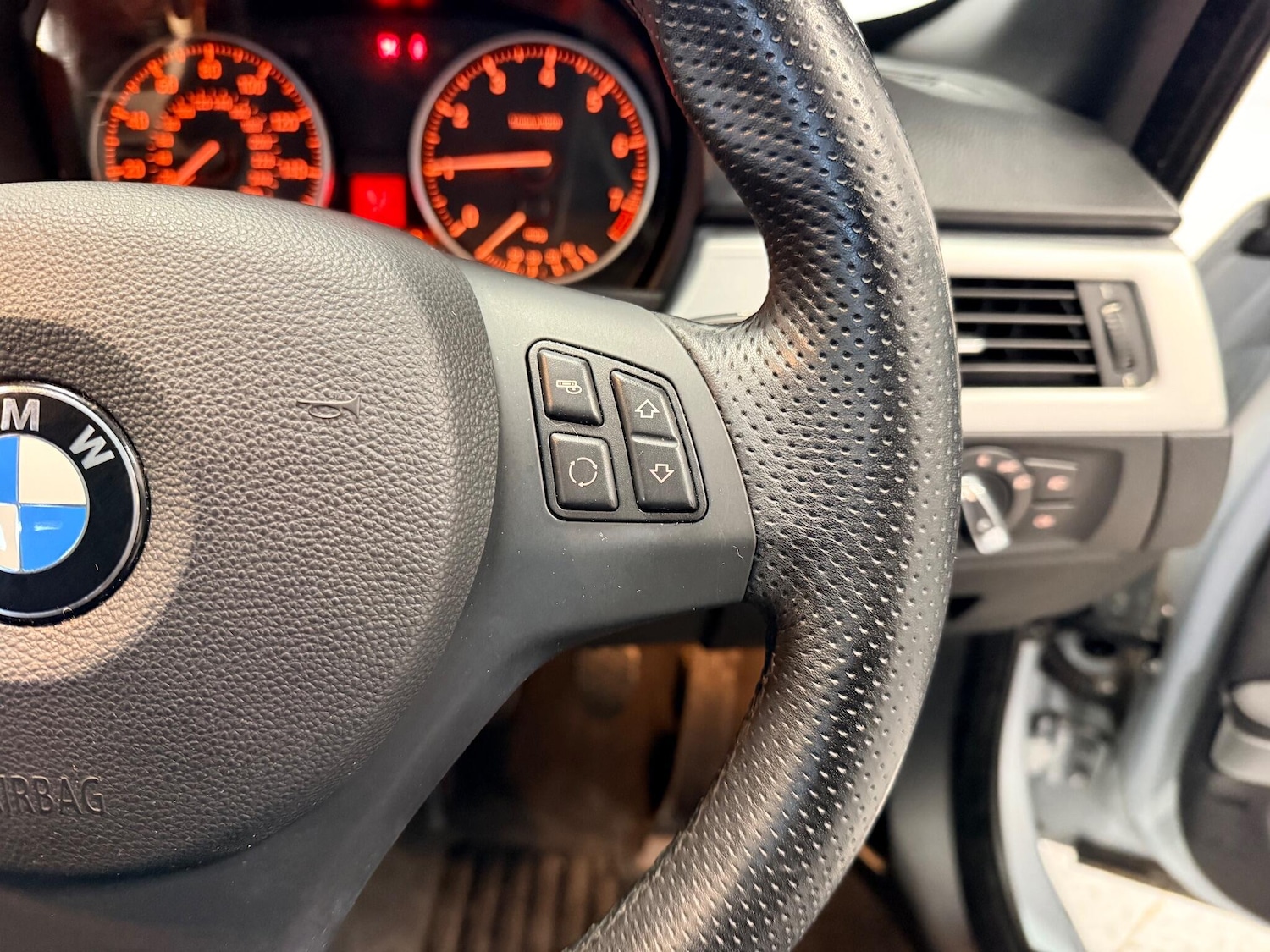 Used BMW 3 Series 2012 for sale - 77066962: Photo 22