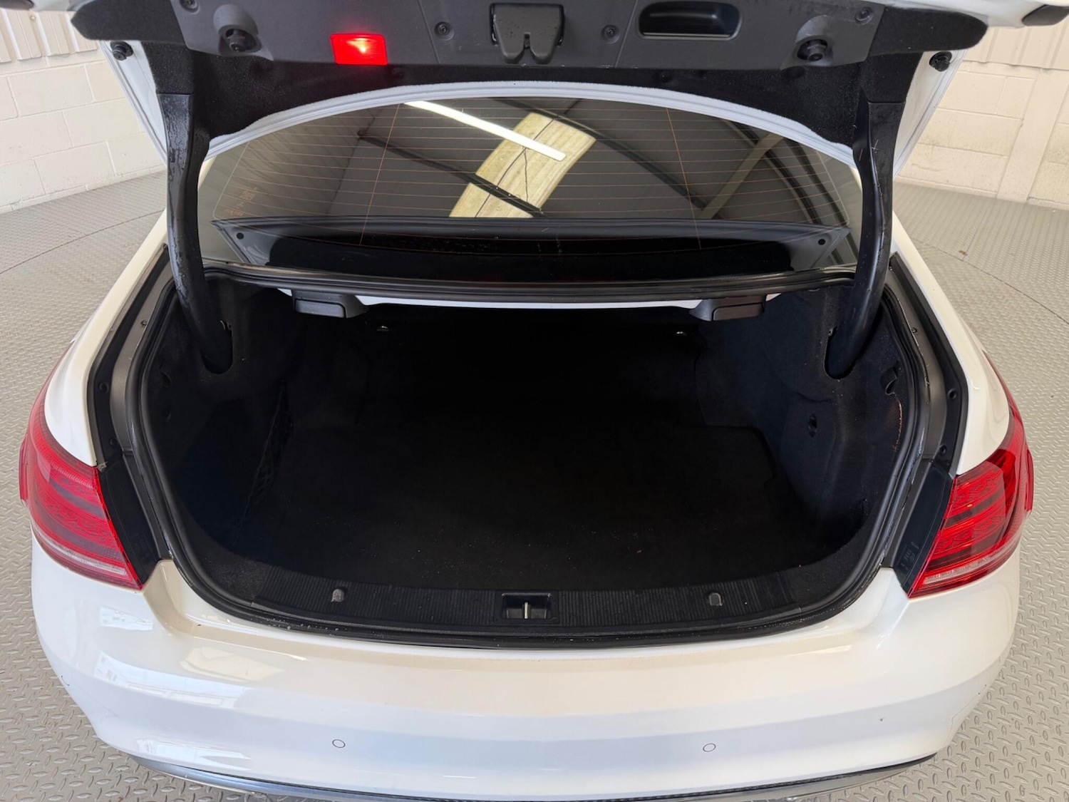 Used Mercedes-Benz E Class 2016 for sale - 77993405: Photo 11