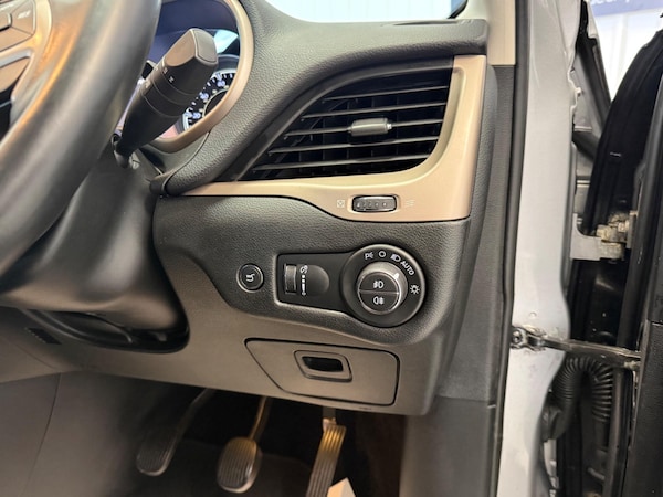 Used Jeep Cherokee 2015 for sale - 76325978: Photo 24