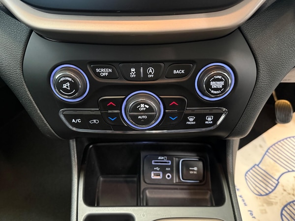 Used Jeep Cherokee 2015 for sale - 76325978: Photo 27
