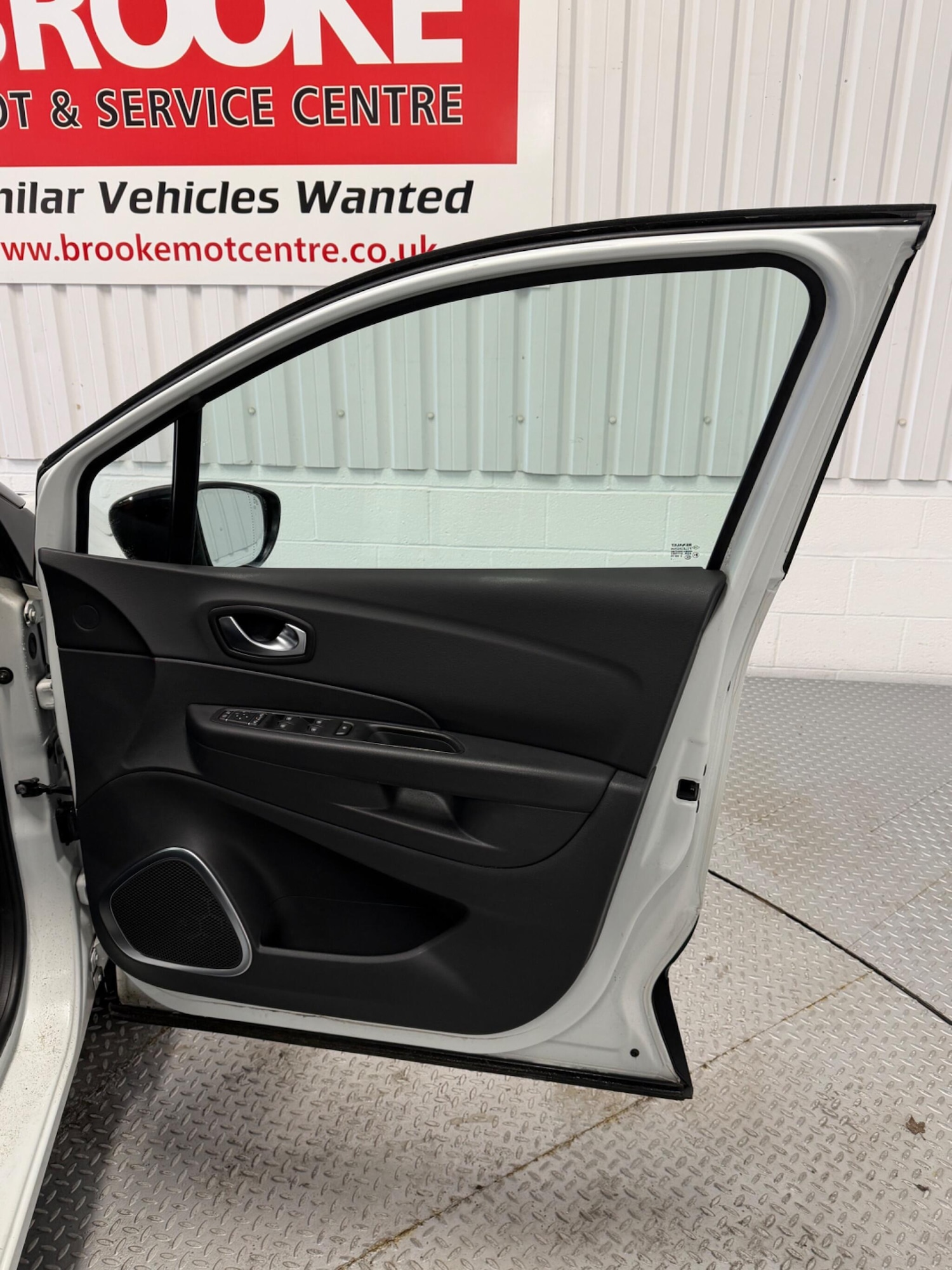 Used Renault Captur 2017 for sale - 77290880: Photo 16