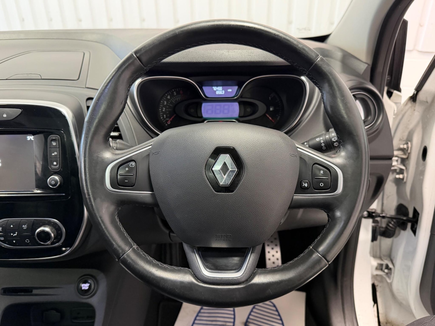 Used Renault Captur 2017 for sale - 77290880: Photo 18