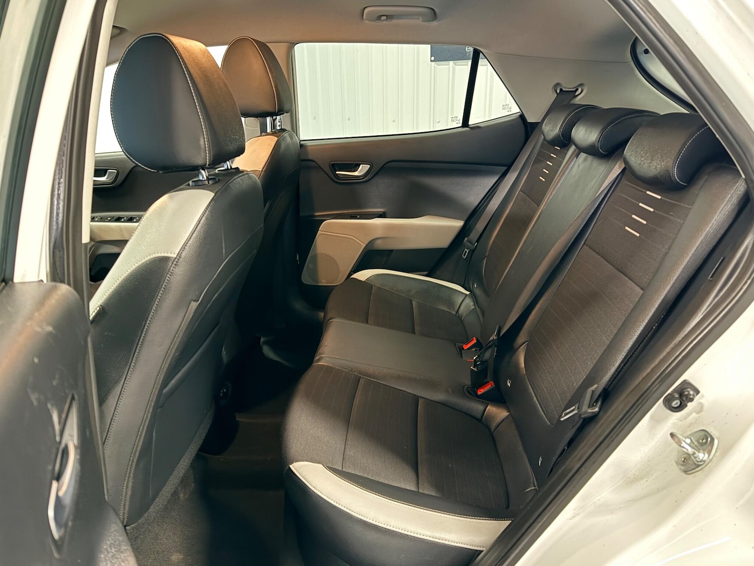 Used Kia Stonic 2018 for sale - 76887295: Photo 12