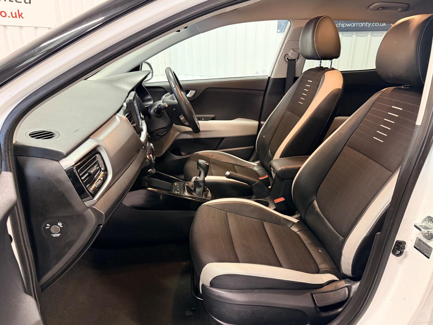 Used Kia Stonic 2018 for sale - 76887295: Photo 14