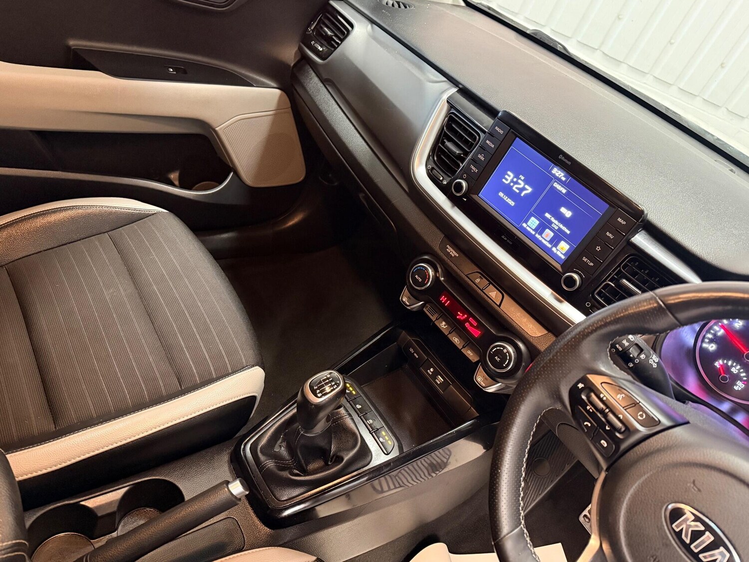 Used Kia Stonic 2018 for sale - 76887295: Photo 24