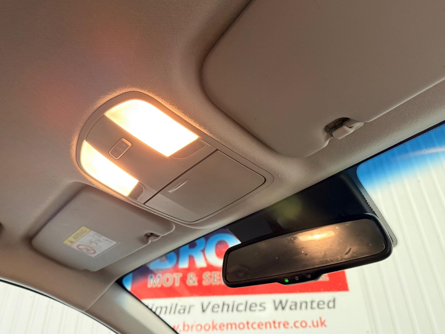 Used Kia Stonic 2018 for sale - 76887295: Photo 30