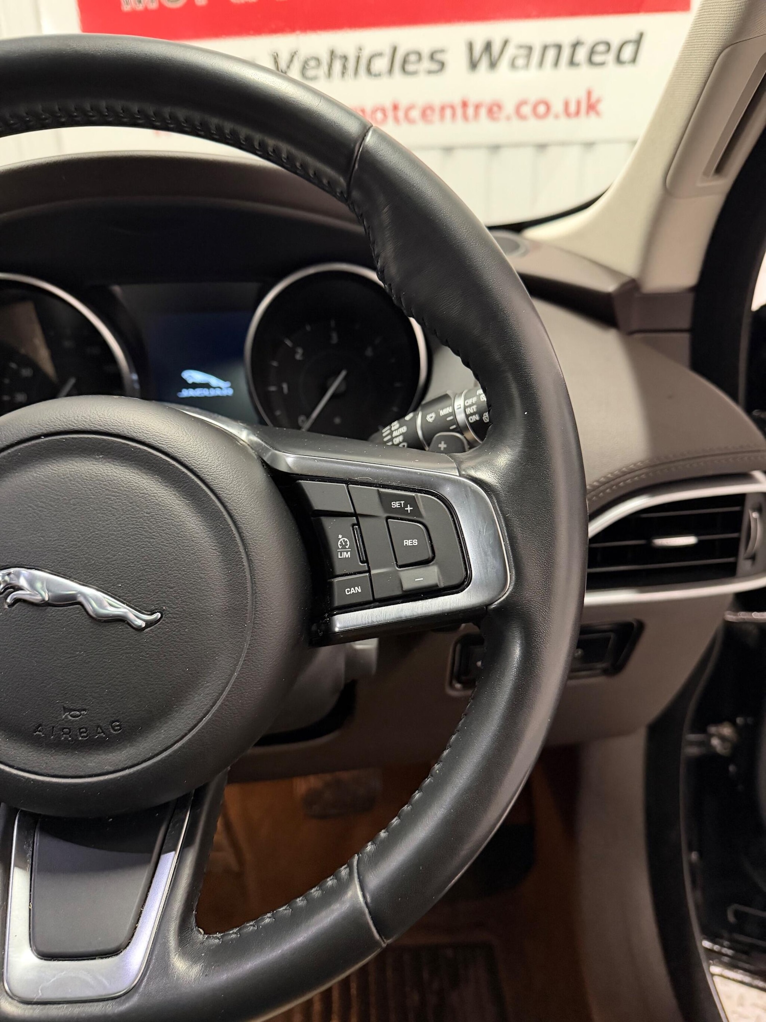 Used Jaguar F-Pace 2017 for sale - 77230160: Photo 21