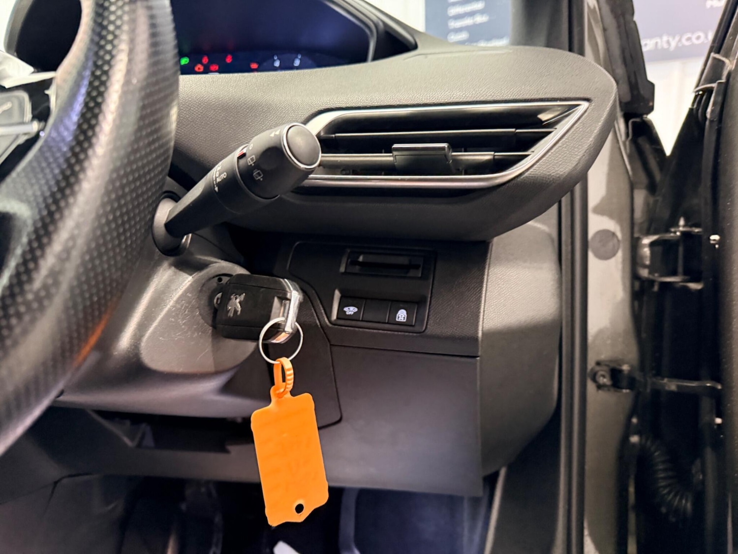 Used Peugeot 3008 2018 for sale - 77358704: Photo 22