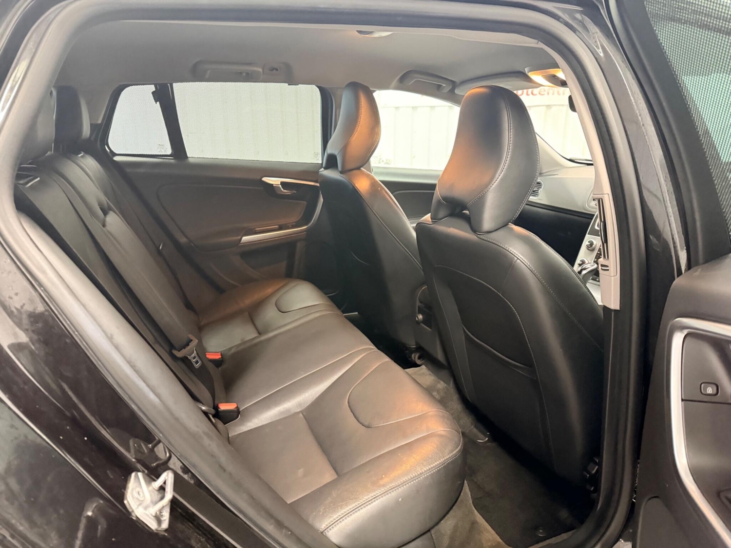 Used Volvo V60 2017 for sale - 77279292: Photo 15