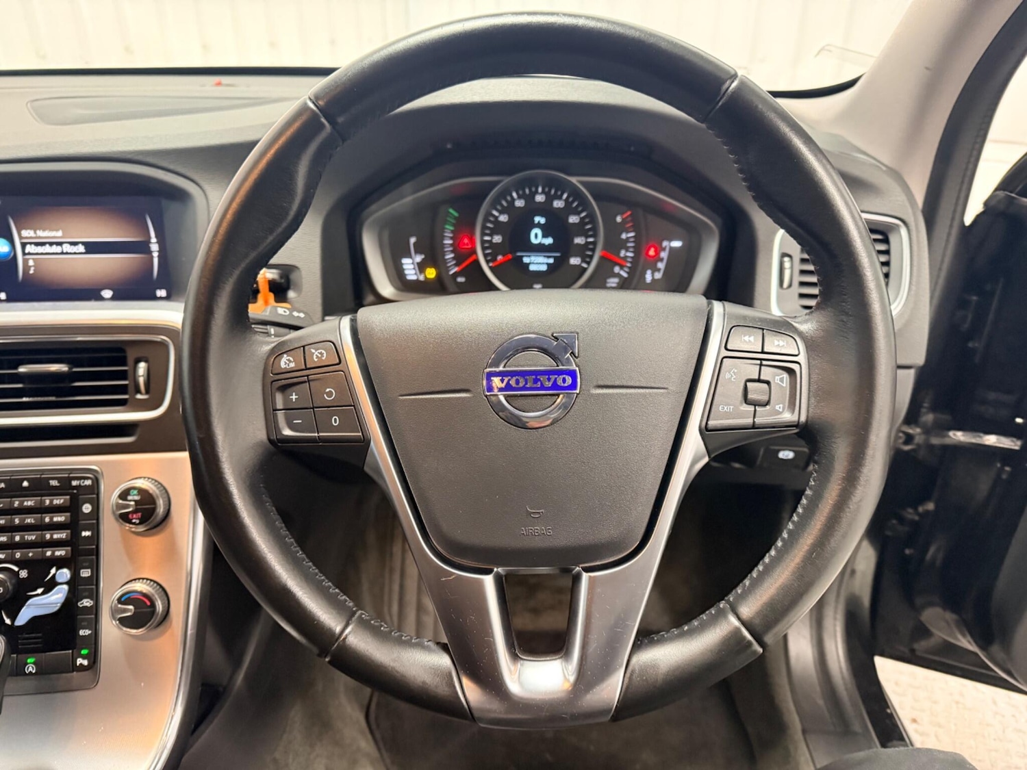 Used Volvo V60 2017 for sale - 77279292: Photo 18