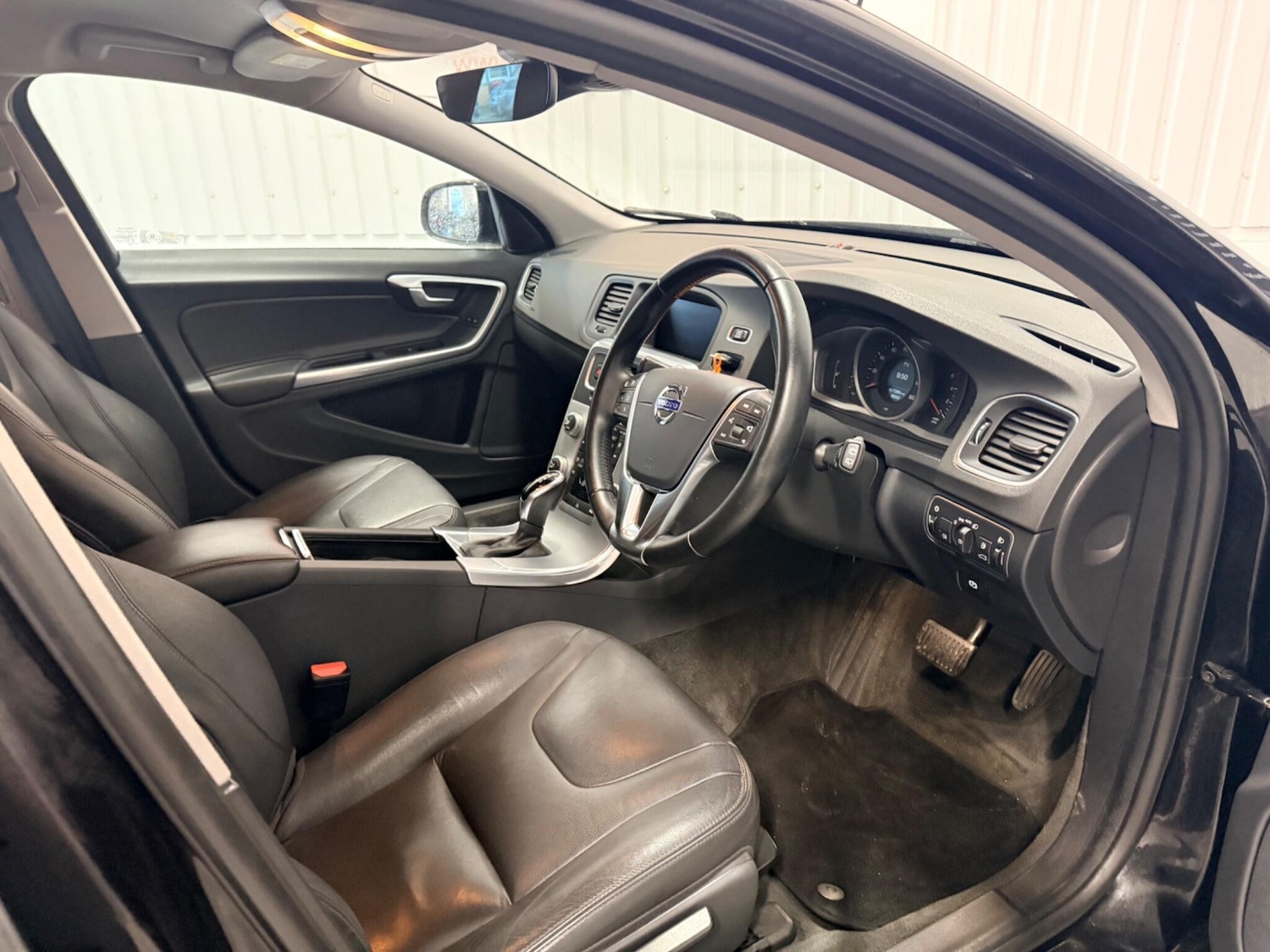 Used Volvo V60 2017 for sale - 77279292: Photo 19