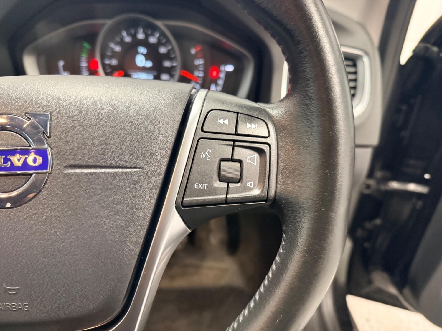 Used Volvo V60 2017 for sale - 77279292: Photo 22