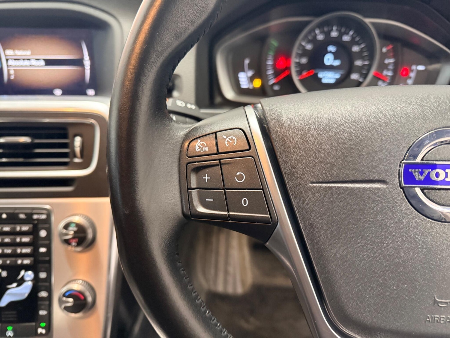 Used Volvo V60 2017 for sale - 77279292: Photo 23