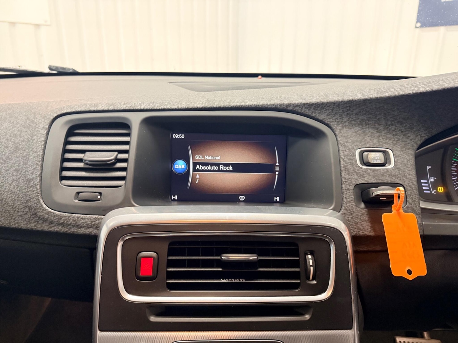 Used Volvo V60 2017 for sale - 77279292: Photo 24