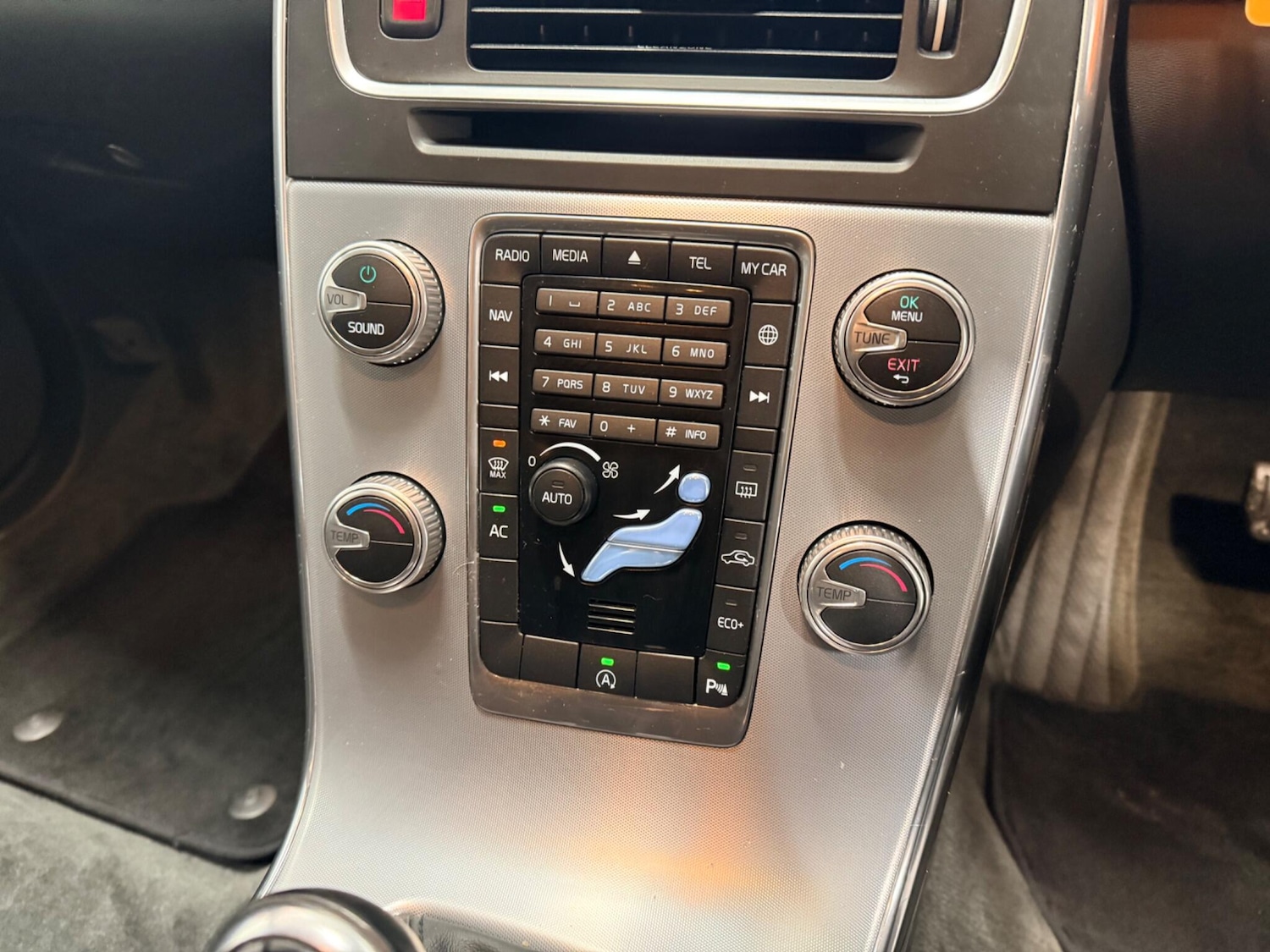 Used Volvo V60 2017 for sale - 77279292: Photo 29