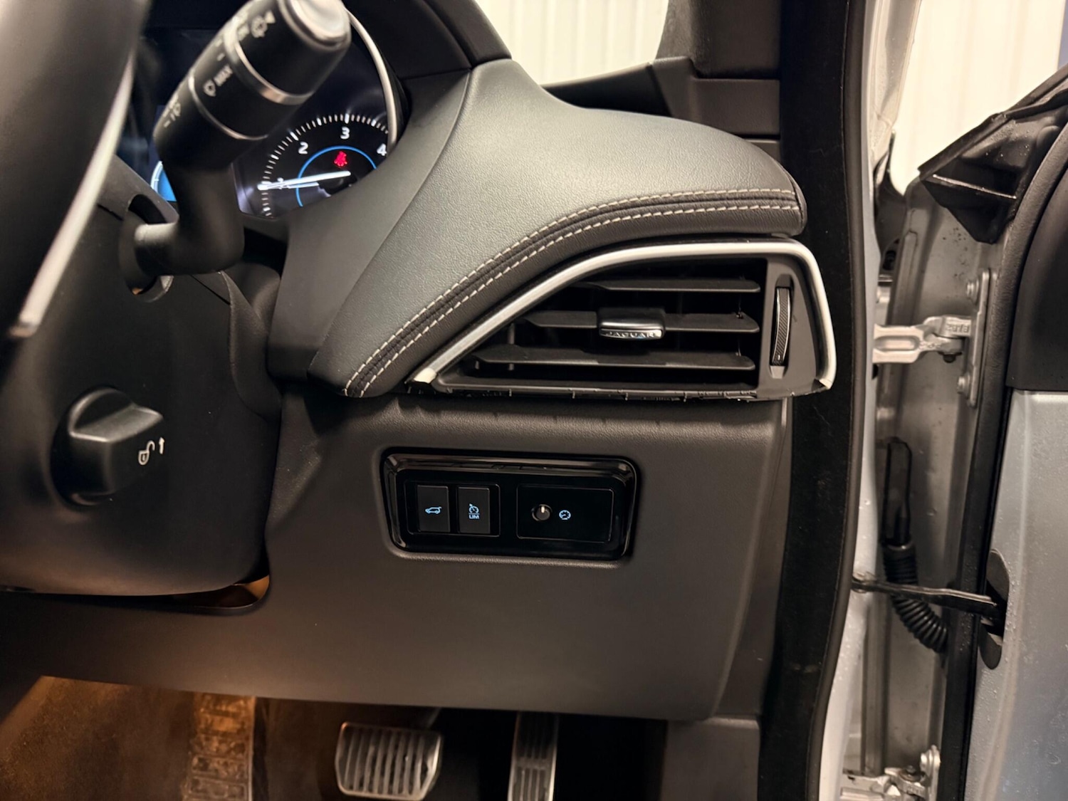 Used Jaguar F-Pace 2018 for sale - 77439786: Photo 21