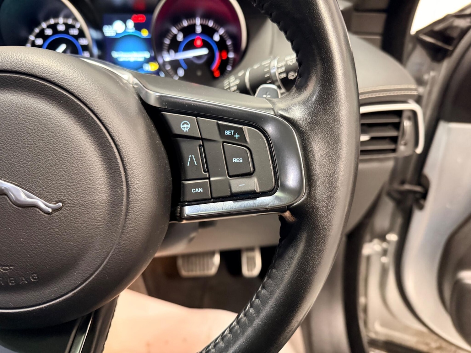 Used Jaguar F-Pace 2018 for sale - 77439786: Photo 23