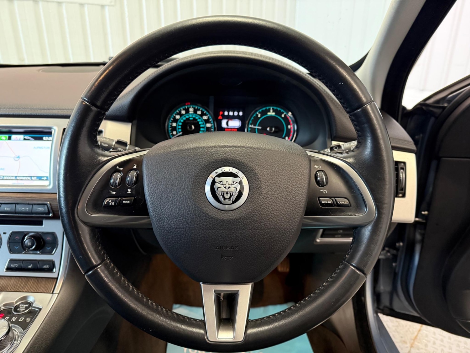 Used Jaguar XF 2013 for sale - 76753329: Photo 20